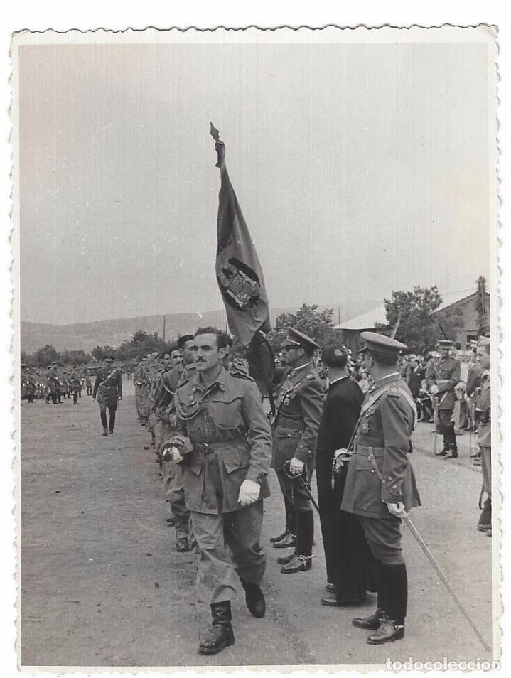 Militaria: SOLDADOS ESPA&Ntilde;OLES EN LA JURA DE BANDERA EN EL A&Ntilde;O 1951