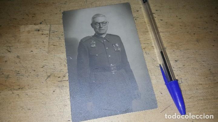 Militaria: Militar espa&ntilde;ol con varias condecoraciones, creo de infanteria, 14 x 9 cm