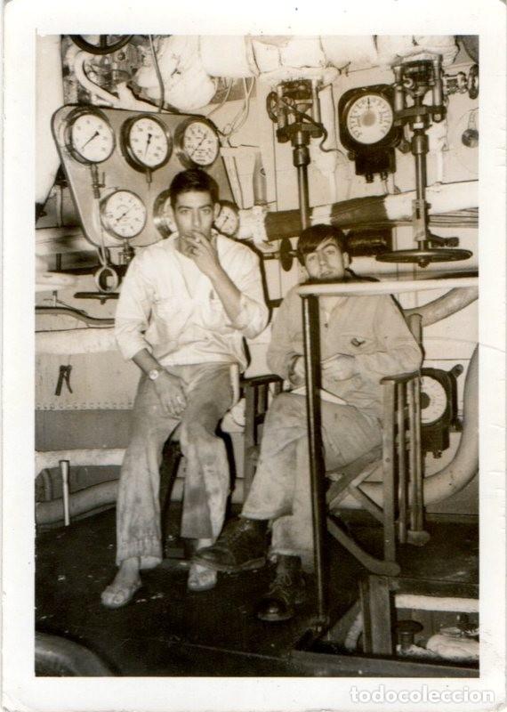Militaria: MARINA, ANTIGUA FOTOGRAFIA DE MARINEROS EN SALA DE MAQUINAS DE BUQUE,75X105MM