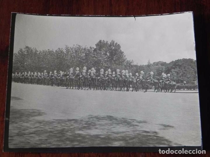 Military Antiques: FOTOGRAFIA DE DESFILE DE FUERZAS DE CABALLERIA DELANTE DEL PALACIO DE ORIENTE, A&Ntilde;OS 40, MIDE 10,6 X