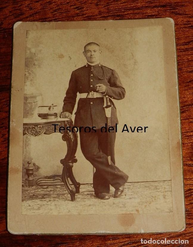 Military Antiques: FOTOGRAFIA ALBUMINA DE MILITAR DEL REGIMIENTO N. 2, ARTILLERIA, EPOCA ALFONSO XIII, MIDE 12 X 8,8 CM