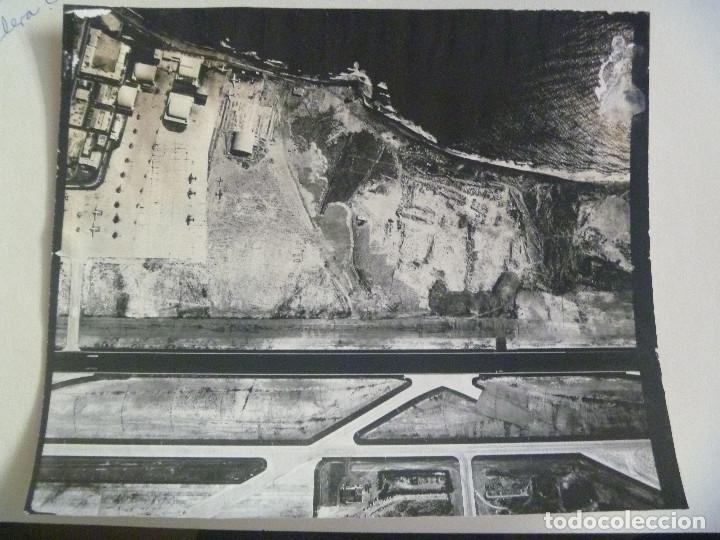Militaria: FOTO AEREA DE UN AEROPUERTO MILITAR : HANGAR, AVIONES, FRENTE AL MAR .. 20  X 24 CM
