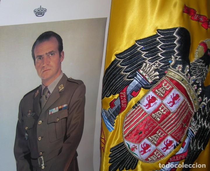 Militaria: FOTOGRAFIA RETRATO OFICIAL DE GRAN TAMA&Ntilde;O DEL REY DON JUAN CARLOS. EPOCA DE LA TRANSICI&Oacute;N. A&Ntilde;O 1976.