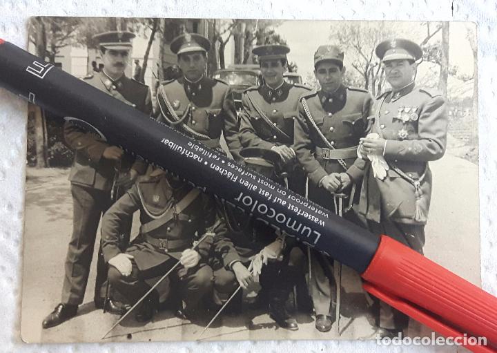 Militaria: Foto de grupo de oficiales de IMEC con alf&eacute;rez veterano Guerra Civil espa&ntilde;ola.
