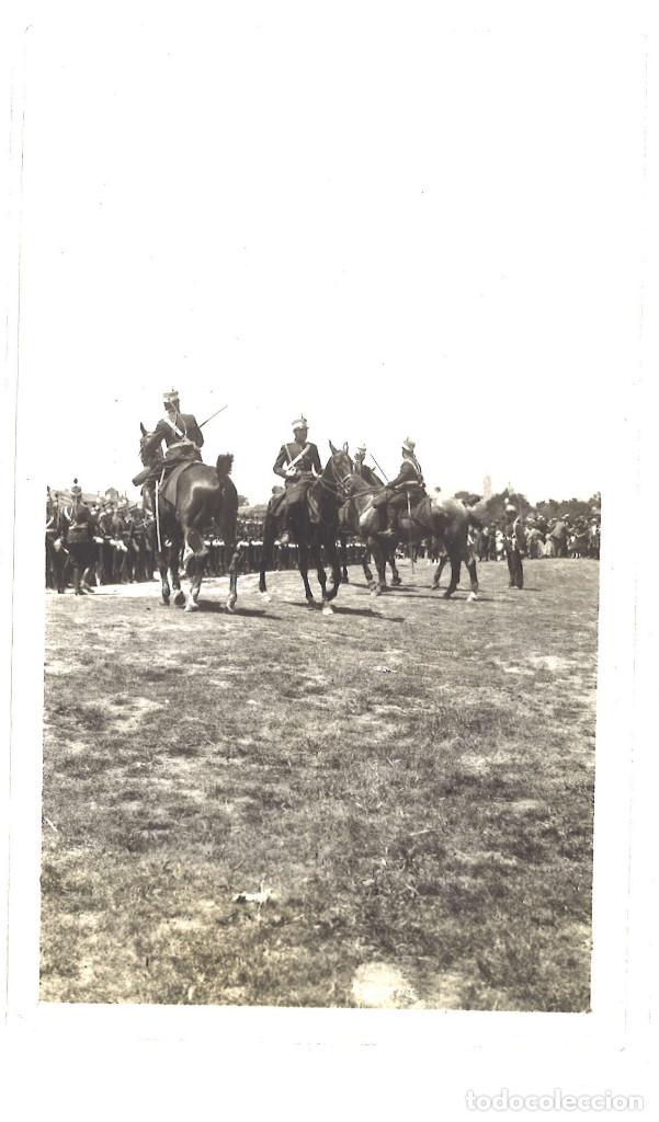 Militaria: Oficiales espa&ntilde;oles con ros a caballo.