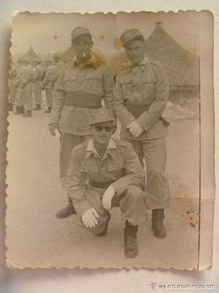 Militaria: FOTO DE MILITARES DE REGIMEINTO DE REGULARES DE BONITO, CON MONTA&Ntilde;ERA Y FAJA