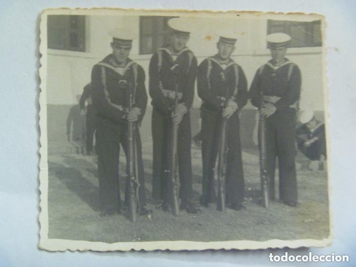 Militaria: ARMADA ESPA&Ntilde;OLA , MARINA : FOTO MARINEROS CON CORREAJE DE CAMPA&Ntilde;A, LEPANTO Y MAUSER