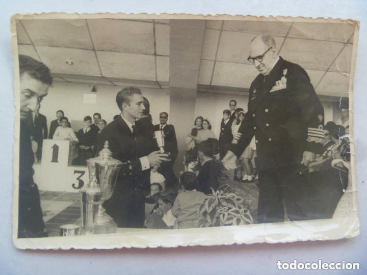 Militaria: FOTO ACTO , ALMIRANTE DE LA ARMADA CON MEDALLA MILITAR INDIVIDUAL Y COLECTIVA, 1966