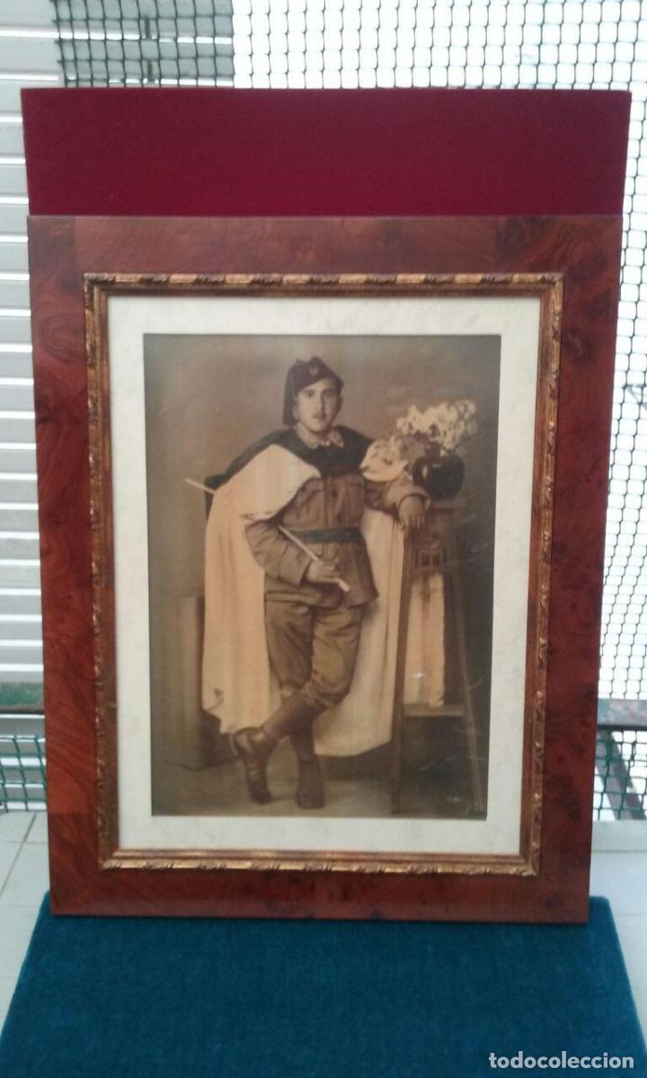 Militaria: Fotograf&iacute;a de un soldado de Regulares de Ceuta.