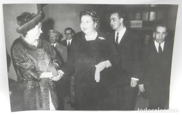 Military Antiques: FOTOGRAFIA DE EL REY JUAN CARLOS I DE BORBON CUANDO ERA PRINCIPE, MONARQUIA, LA REINA FEDERICA DE GR