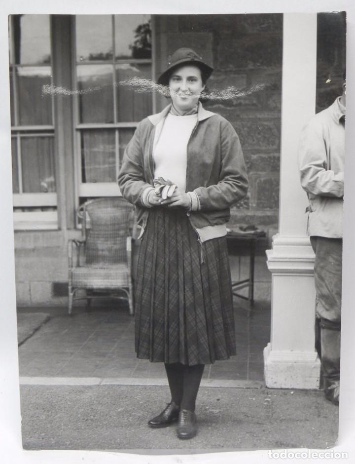 Military Antiques: FOTOGRAFIA DE DO&Ntilde;A MARIA DEL PILAR DE BORBON, HIJA DE DON JUAN DE BORBON, MONARQUIA, EN 1957 EN VIAJ