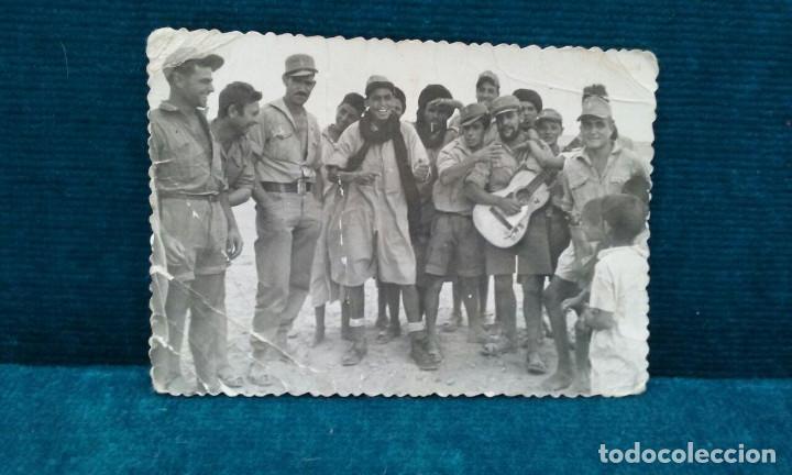 Military Antiques: Fotograf&iacute;a Leg&iacute;on. Grupo de legionarios en el desierto.10 x7 cm.