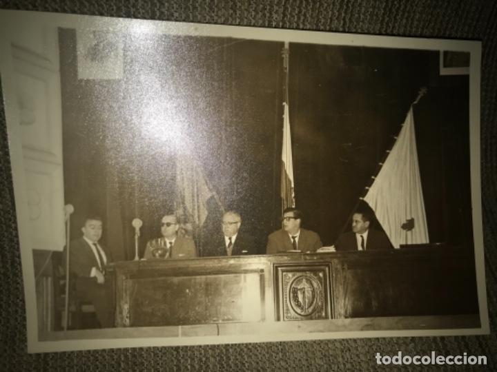 Military Antiques: ANTIGUA FOTOGRAF&Iacute;A REUNI&Oacute;N ACTO FALANGE BANDERAS Y CUADRO DE FRANCO Y PRIMO RIVERA