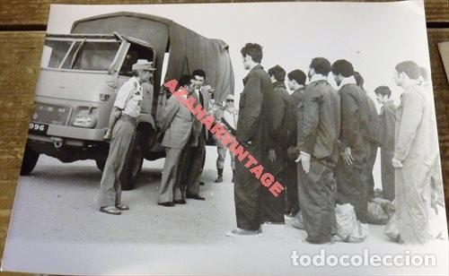 Militaria: EL AAIUN, 1975, DEVOLUCION A MARRUECOS DE PRISIONEROS MILITARES, RARA, 178X128MM