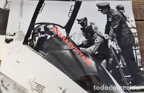 Militaria: AVIACION, ESPECTACULAR FOTOGRAFIA DEL REY DON JUAN CARLOS EN UN MIRAGE, 240X180MM