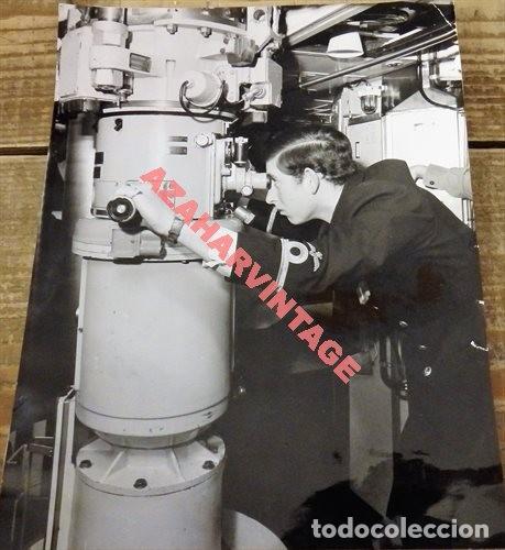 Militaria: EL PRINCIPE CARLOS DE INGLATERRA EN UN SUBMARINO, 150X200MM