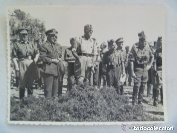Militaria: FOTO MANIOBRAS EN ALMANSA, 1956 : GENERAL RIOS CAPAP&Eacute; Y DE LA LEGION, REGULARES Y EJERCITO