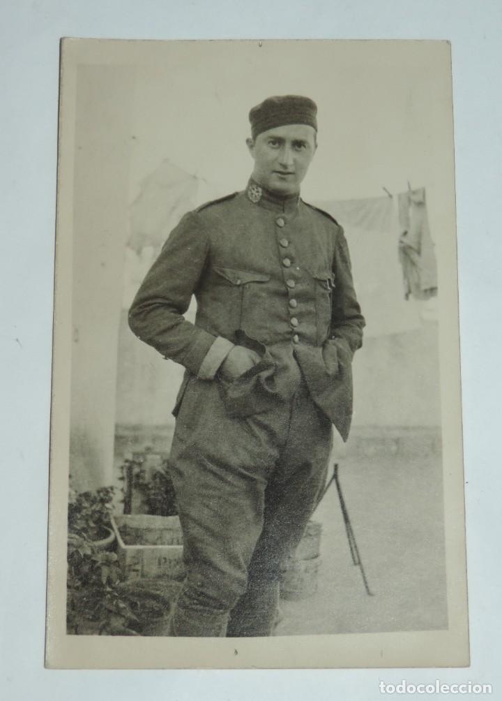 Militaria: FOTOGRAFIA DE SOLDADO DE SANIDAD MILITAR, PARECE A&Ntilde;OS 20, TAMA&Ntilde;O POSTAL.