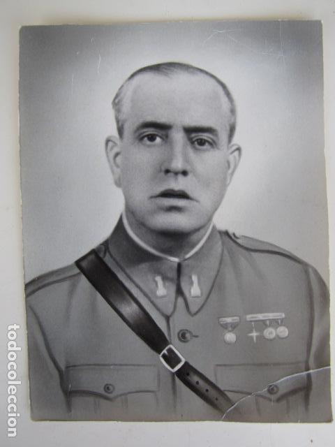 Militaria: Fotograf&iacute;a de Subteniente Ingenieros Ferrocarriles. fechada 1978