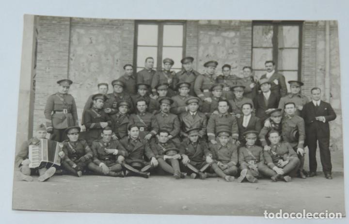 Militaria: FOTOGRAFIA DE COMPA&Ntilde;IA DE INFANTERIA DEL EJERCITO ESPA&Ntilde;OL, EPOCA DE LA II REPUBLICA, FOTO MANUEL SOT