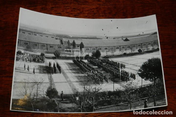 Militaria: ANTIGUA FOTOGRAFIA DE AVIACION, AERODROMO MILITAR DE LEON, A&Ntilde;OS 40, MIDE 16 X 11,5 CMS. TAL COMO SE