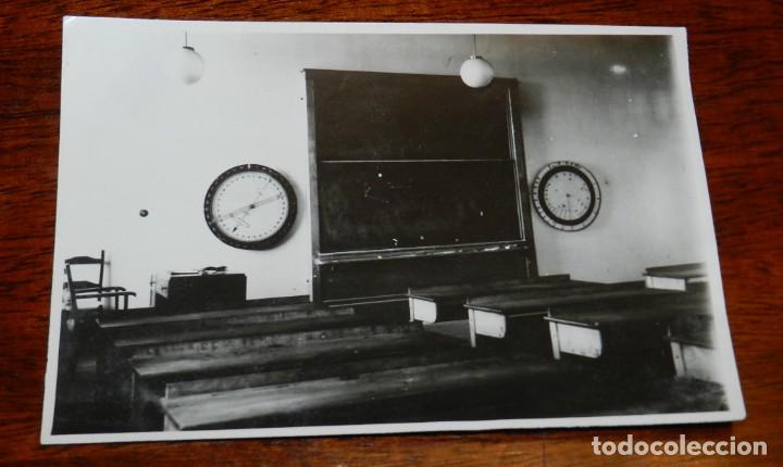 Militaria: ANTIGUA FOTOGRAFIA DE AVIACION, AULA EN EL AERODROMO MILITAR DE LEON, A&Ntilde;OS 40, MIDE 16 X 11,5 CMS. T