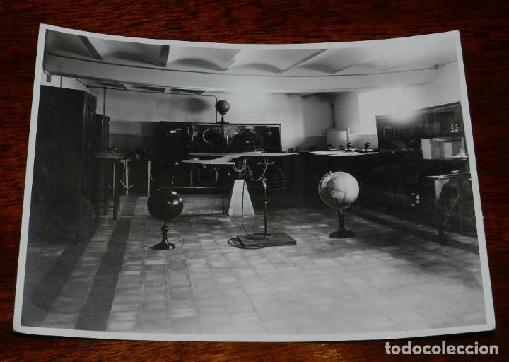 Militaria: ANTIGUA FOTOGRAFIA DE AVIACION, AULA EN EL AERODROMO MILITAR DE LEON, A&Ntilde;OS 40, MIDE 16 X 11,5 CMS. T
