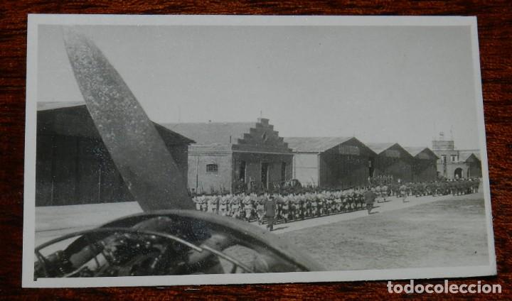 Militaria: FOTOGRAFIA DE EL AERODROMO MILITAR DE LEON 1942 APROXIMADAMENTE, MIDE 8,5 X 5,5 CMS.