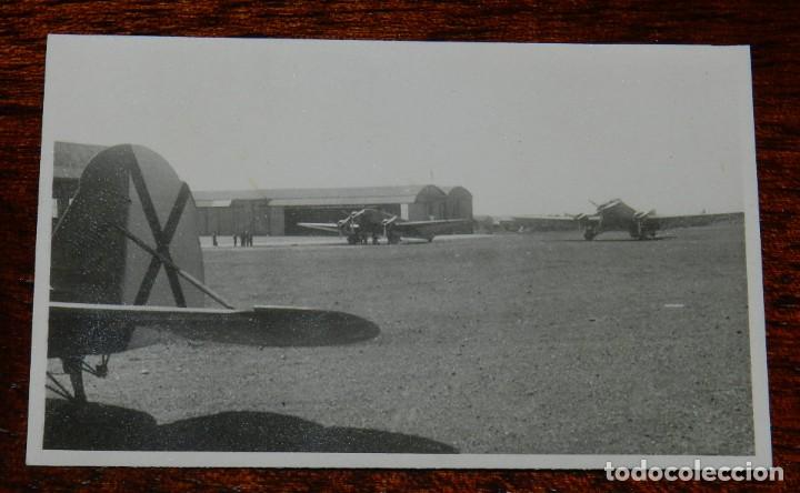 Militaria: FOTOGRAFIA DE AVIONES EN EL AERODROMO MILITAR DE LEON 1942 APROXIMADAMENTE, MIDE 8,5 X 5,5 CMS.