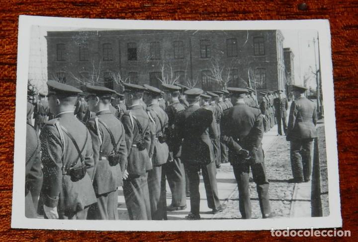 Militaria: FOTOGRAFIA DE FORMACION DE CADETES DE AVIACION, AERODROMO MILITAR DE LEON 1942 APROXIMADAMENTE, MIDE
