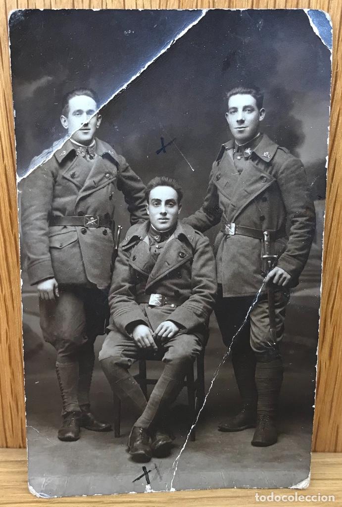 Militaria: Postal fotogr&aacute;fica de 3 soldados espa&ntilde;oles - Militar