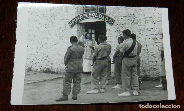 Militaria: FOTOGRAFIA DE MISA EN CAMPAMENTO, HOGAR DEL SOLDADO, A&Ntilde;O 1947, MIDE 9 X 6,3 CMS.