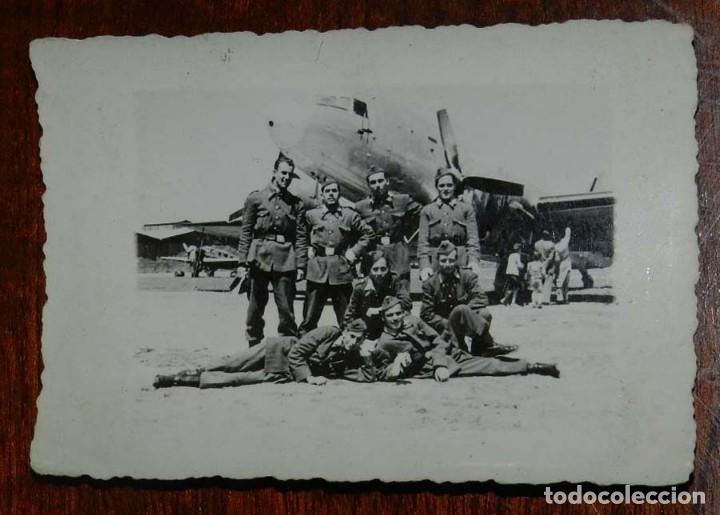 Military Antiques: FOTOGRAFIA DE SOLDADOS DE AVIACION, PARECE DE LOS A&Ntilde;OS 40, MIDE 9 X 6,5 CMS.