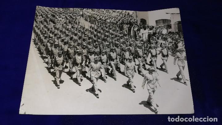 Militaria: FOTOGRAFIA DEFILE MILITARES ESPA&Ntilde;OLES, A&Ntilde;OS 60