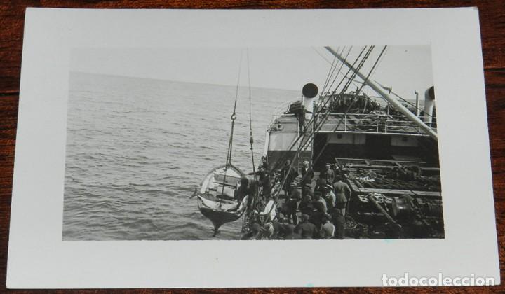 Militaria: PE&Ntilde;ON DE ALHUCEMAS, BARCO DE ABASTECIMIENTO, Fotograf&iacute;a de 1925 Guerra del Rif, durante desembarco d