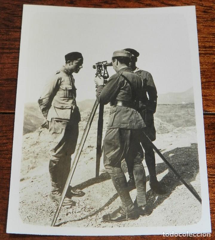 Military Antiques: Fotograf&iacute;a de 1925 Guerra del Rif, artillero preparando el bombardeo, durante desembarco de Alhucema