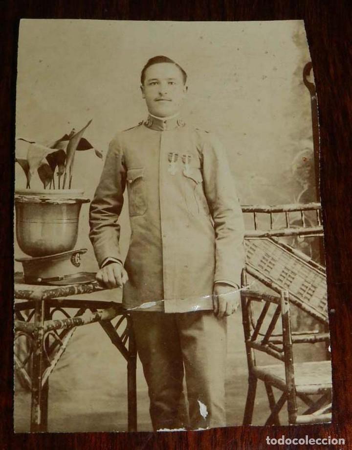 Militaria: FOTOGRAFIA DE MILITAR DEL REGIMIENTO DE INFANTERIA SERRALLO N&ordm; 69, MIDE  10,6 X 7,8