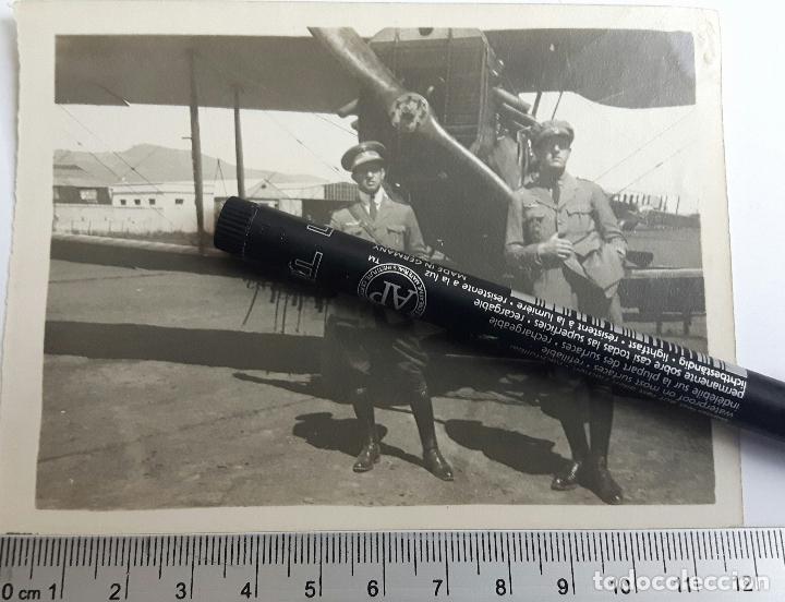 Militaria: Aviaci&oacute;n Militar Guerra de Marruecos foto de piloto y bombardero.