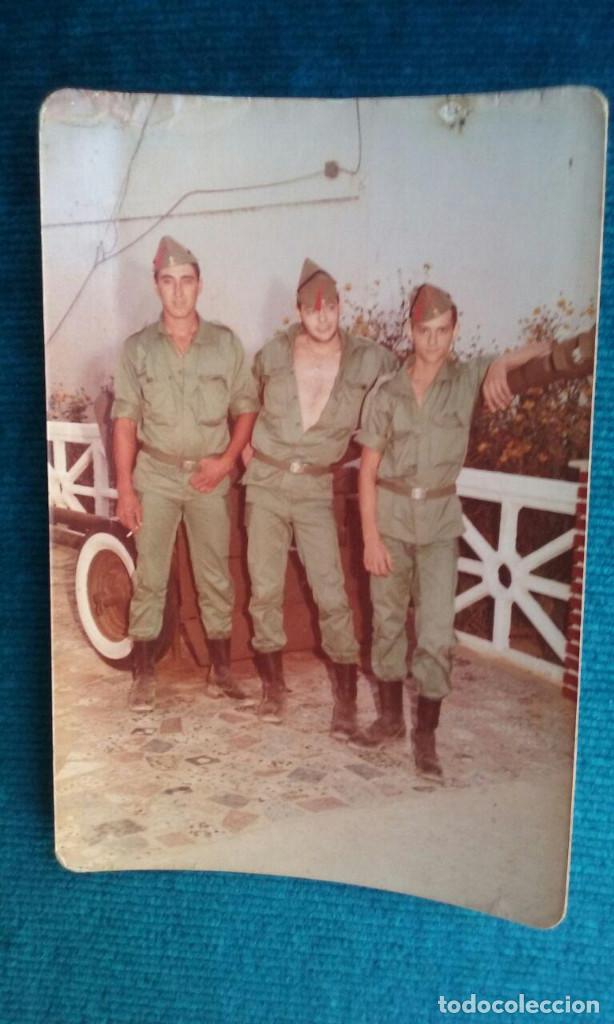 Militaria: Antigua fotografia Legionarios.13 x 8,8 cm.