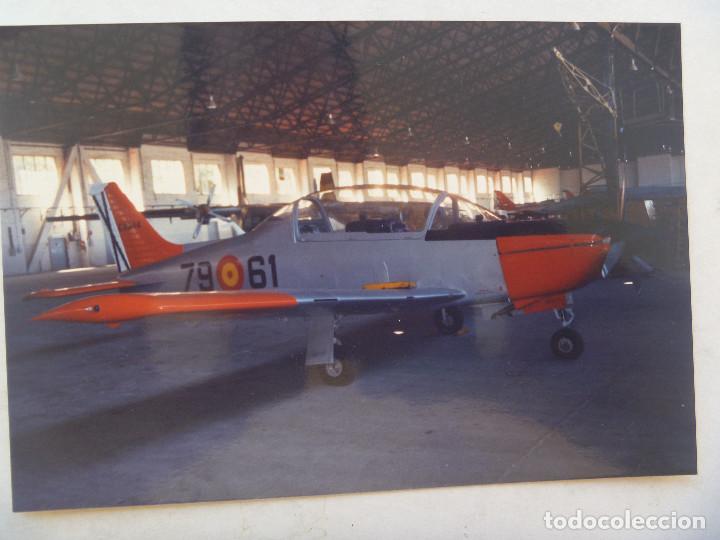 Militaria: FOTO DE UN AVION DE LA FUERZA AEREA ESPA&Ntilde;OLA EN HANGAR