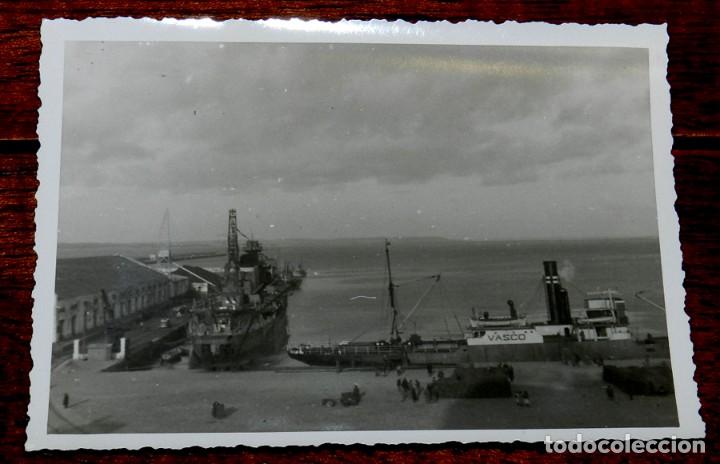 Militaria: FOTOGRAFIA PUERTO ESPA&Ntilde;OL, A&Ntilde;OS 40, BARCOS EN EL MUELLE, MIDE 11,5 X 8,5 CMS.