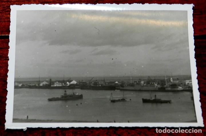 Militaria: FOTOGRAFIA PUERTO ESPA&Ntilde;OL, A&Ntilde;OS 40, BARCOS EN EL MUELLE, MIDE 11,5 X 8,5 CMS.