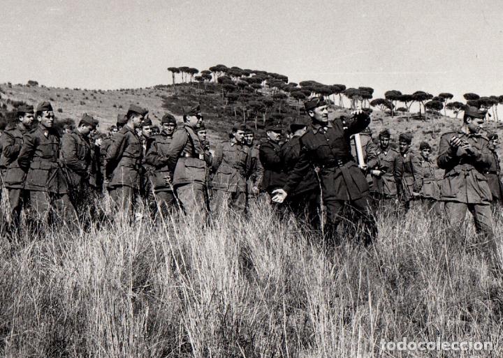 Militaria: Guardia Civil, maniobras en el campo, impresi&oacute;n actual de rara foto familiar - CLC