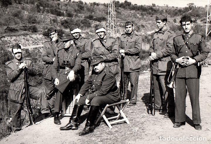 Militaria: Guardia Civil, maniobras en el campo, a&ntilde;os 60, impresi&oacute;n actual de rara foto familiar - CLC