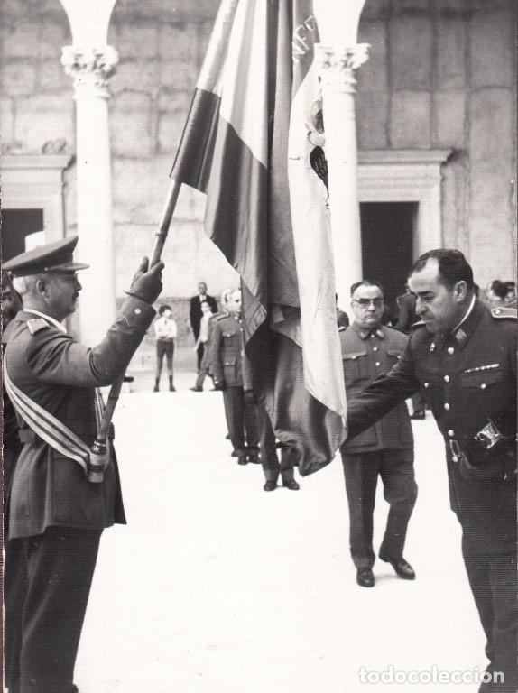 Militaria: Teniente Coronel Guardia Civil jura bandera, impresi&oacute;n actual rara foto familiar - CLC