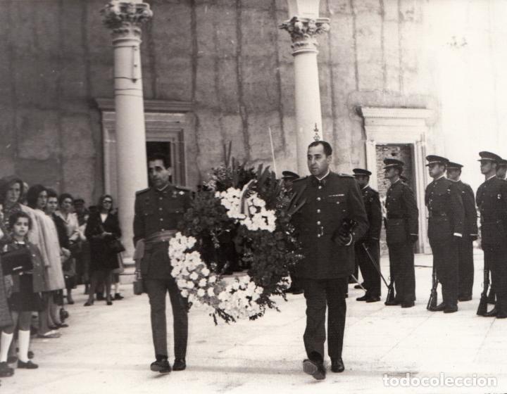 Military Antiques: Teniente Coronel Guardia Civil en ofrenda corona flores, impresi&oacute;n actual rara foto familiar - CLC
