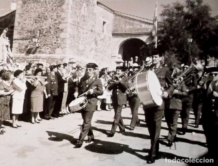 Militaria: Guardia Civil desfila ante la Virgen, impresi&oacute;n actual  - CLC