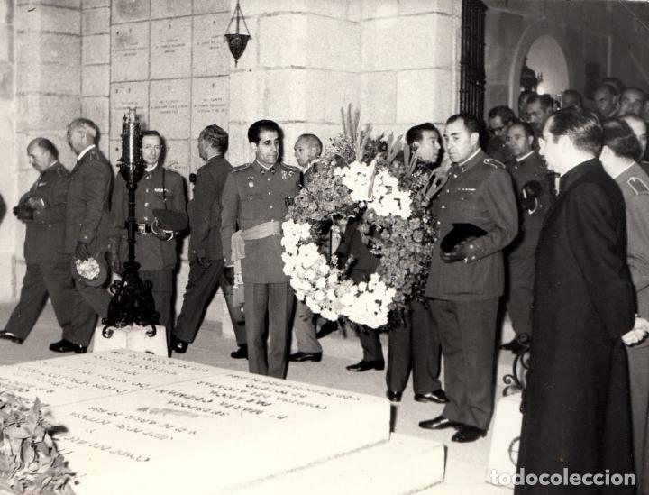 Military Antiques: Oficiales Guardia Civil en ofrenda corona, Academia Toledo, impresi&oacute;n actual rara foto familiar- CLC