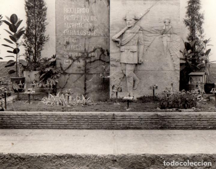 Militaria: Guardia Civil, homenaje a los ca&iacute;dos, impresi&oacute;n actual rara foto familiar - CLC