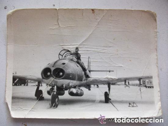 Militaria: AVIACION : FOTO DE UN MILITAR DEL EJERCITO DEL AIRE Y UN AVION.